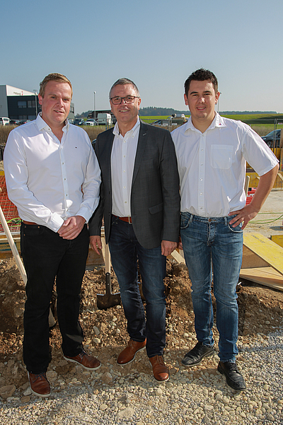 Martin Lugstein und Georg Goiginger (Fa. Lugstein Haustechnik), Bgm. Obmann Erich Rippl (Lengau) © Zaim Softic