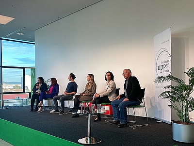V. l.: Claudia Luca (Business Upper Austria), Margit Bencic (MIC), Clemens Salhofer (Resch&Frisch), Viktoria Feichtinger (ÖH FH OÖ), Christine Ebner, (FH OÖ), Peter Brandstätter (FH OÖ) ©Business Upper Austria