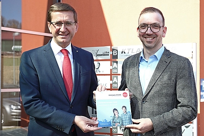 v.l. Wirtschafts-Landesrat Markus Achleitner und Mag. Manfred Luger, Leiter der Abteilung Human Capital Management (HCM) der oö. Standortagentur Business Upper Austria ©Land OÖ/Daniel Kauder